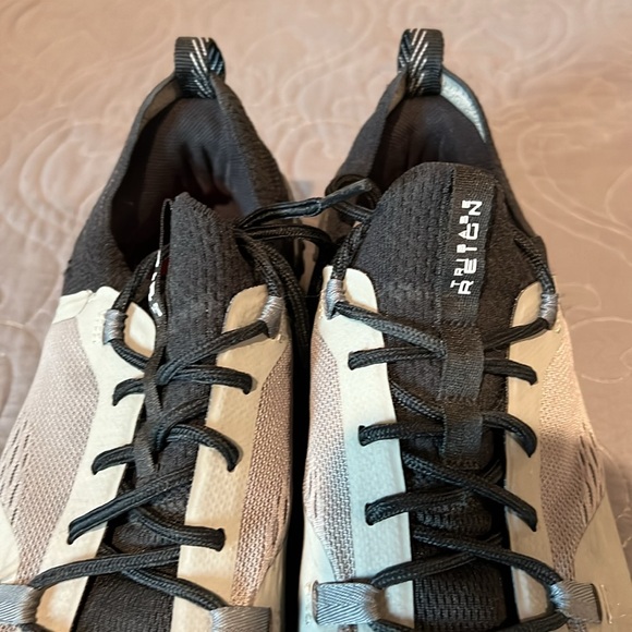 UA Tri-Base Reign 2 - Picture 3 of 3